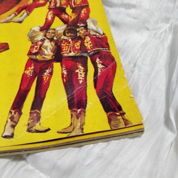 Vintage 1979 Ringling Brothers Circus Magazine - Picture 4 of 10